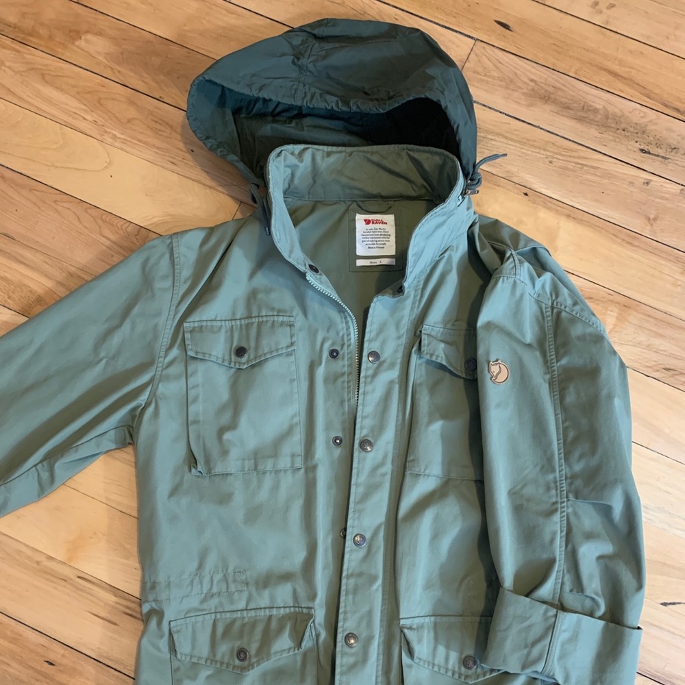 Fjallraven wind and water resistant coat! LIKE NEW